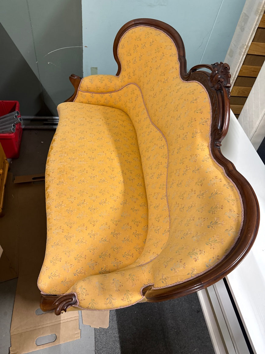 Sofa i gul